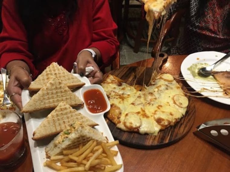 Bonova Cafe and Pub-2